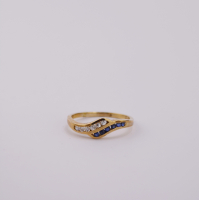 ring goud 9K met saffier en CZ