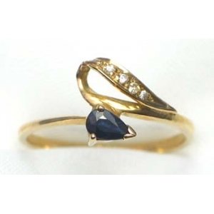 ring goud 9K met saffier en CZ